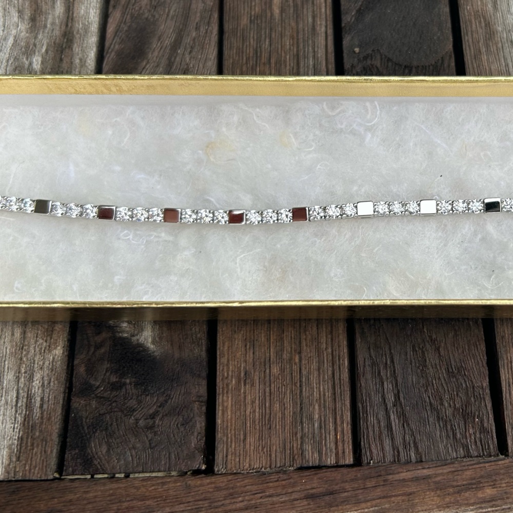 Sterling silver 2.5 CZ carat tennis bracelet!